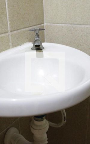 Casa à venda com 180m², 4 quartos e sem vagabanheiro 1