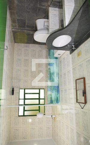 Casa à venda com 328m², 3 quartos e 8 vagasBanheiro Casa 2