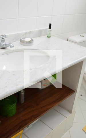 Casa à venda com 328m², 3 quartos e 8 vagasBanheiro Social