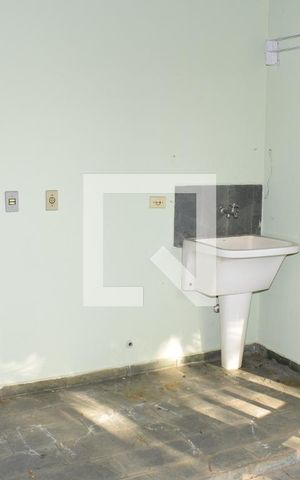 Casa à venda com 328m², 3 quartos e 8 vagasLavanderia Casa 2