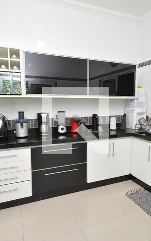 Casa à venda com 238m², 3 quartos e 2 vagasCozinha