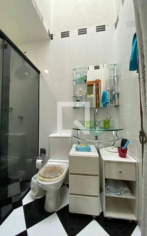 Casa à venda com 223m², 5 quartos e 2 vagasBanheiro