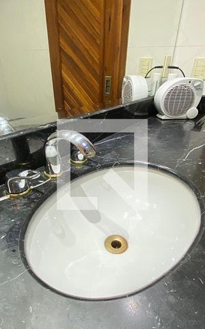 Casa à venda com 223m², 5 quartos e 2 vagasPia do Banheiro Quarto 1 - Suíte