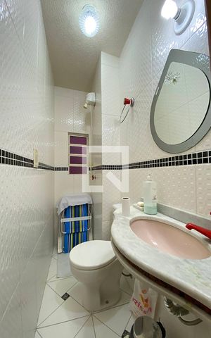 Casa à venda com 223m², 5 quartos e 2 vagasBanheiro de Serviço