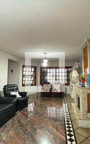 Casa à venda com 223m², 5 quartos e 2 vagasSala