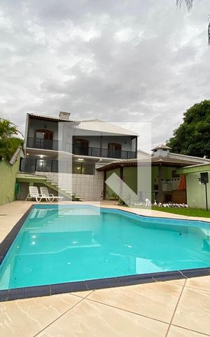 Casa à venda com 223m², 5 quartos e 2 vagasPiscina
