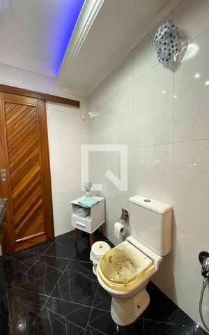 Casa à venda com 223m², 5 quartos e 2 vagasBanheiro Quarto 1 - Suíte