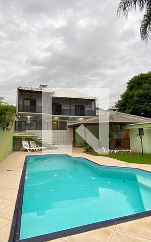 Casa à venda com 223m², 5 quartos e 2 vagasPiscina