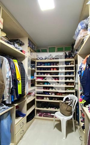Casa à venda com 223m², 5 quartos e 2 vagasCloset Quarto 1 - Suíte