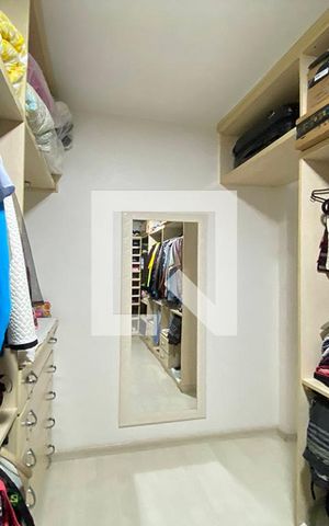 Casa à venda com 223m², 5 quartos e 2 vagasCloset Quarto 1 - Suíte