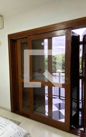 Casa à venda com 223m², 5 quartos e 2 vagasPorta Janela Quarto 1 - Suíte