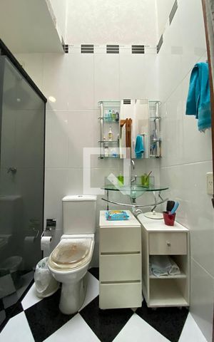 Casa à venda com 223m², 5 quartos e 2 vagasBanheiro