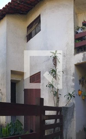 Casa à venda com 431m², 6 quartos e 2 vagas Casa à venda com 431m², 6 quartos e 2 vagasFachada