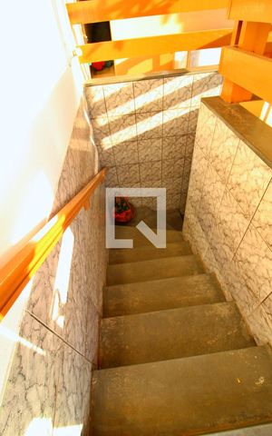 Casa à venda com 315m², 5 quartos e 4 vagasEscada