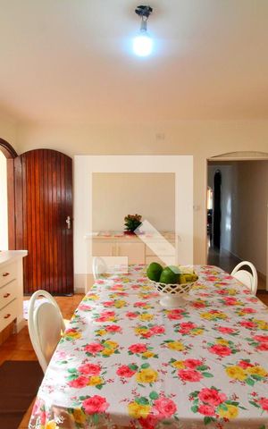 Casa à venda com 315m², 5 quartos e 4 vagasCozinha