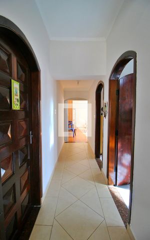 Casa à venda com 315m², 5 quartos e 4 vagasCorredor