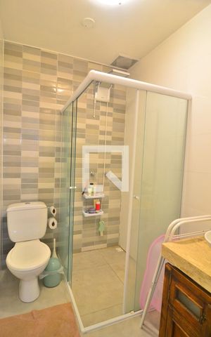 Casa à venda com 95m², 4 quartos e 2 vagasBanheiro