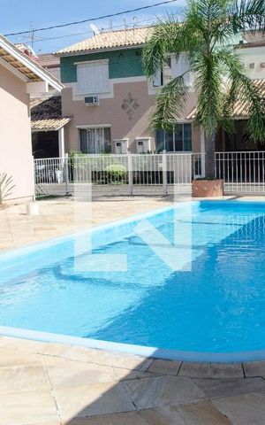 Casa à venda com 95m², 4 quartos e 2 vagas Casa à venda com 95m², 4 quartos e 2 vagasPiscina