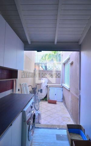 Casa à venda com 95m², 4 quartos e 2 vagasÁrea de serviço
