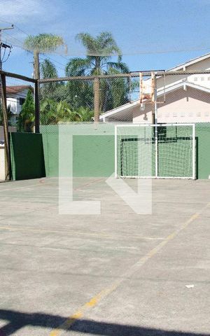 Casa à venda com 95m², 4 quartos e 2 vagas Casa à venda com 95m², 4 quartos e 2 vagasQuadra esportiva