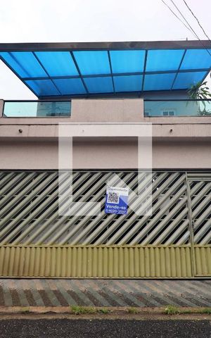Casa à venda com 229m², 5 quartos e 3 vagasFachada