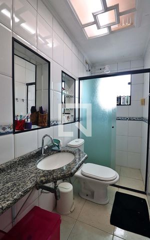 Casa à venda com 229m², 5 quartos e 3 vagasCasa 2 - Banheiro