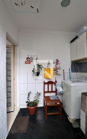 Casa à venda com 229m², 5 quartos e 3 vagasÁrea de Serviço