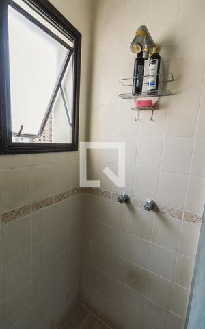 Apartamento à venda com 294m², 4 quartos e 6 vagas Apartamento à venda com 294m², 4 quartos e 6 vagasBanheiro da Suíte 4 Chuveiro