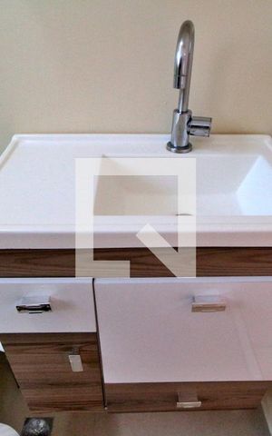 Apartamento à venda com 48m², 2 quartos e 1 vagaBanheiro - Pia e armário