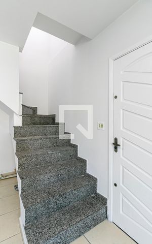 Casa à venda com 108m², 3 quartos e 2 vagasEscadas