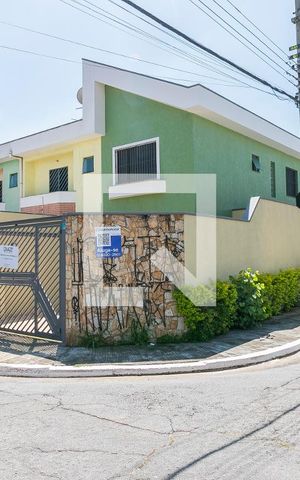 Casa à venda com 108m², 3 quartos e 2 vagasFachada