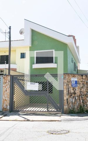Casa à venda com 108m², 3 quartos e 2 vagasFachada