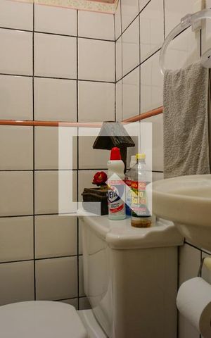 Casa de condomínio à venda com 300m², 4 quartos e 1 vaga Casa de condomínio à venda com 300m², 4 quartos e 1 vagaBanheiro da Suíte 1