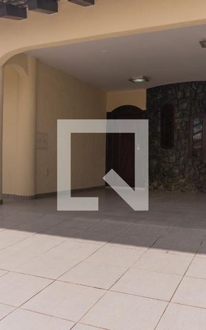 Casa à venda com 580m², 7 quartos e 5 vagas Casa à venda com 580m², 7 quartos e 5 vagasGaragem