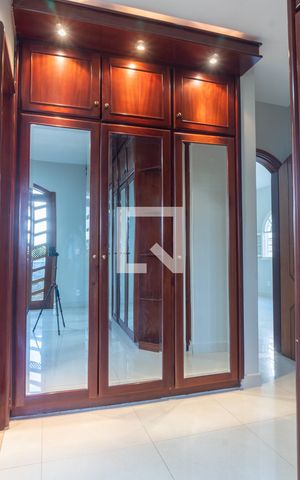 Casa à venda com 580m², 7 quartos e 5 vagas Casa à venda com 580m², 7 quartos e 5 vagasCasa 1 - Detalhe da Suíte Master