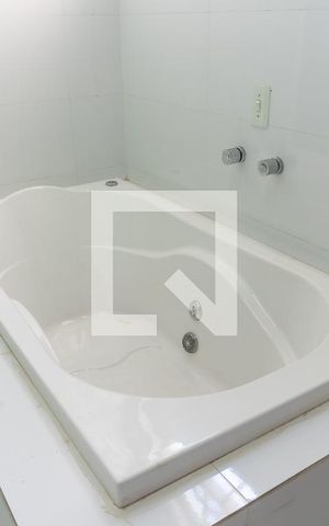Casa à venda com 580m², 7 quartos e 5 vagas Casa à venda com 580m², 7 quartos e 5 vagasCasa 1 - Detalhe do Banheiro da Suíte Master