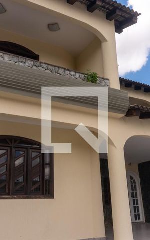 Casa à venda com 580m², 7 quartos e 5 vagas Casa à venda com 580m², 7 quartos e 5 vagasFachada da Casa