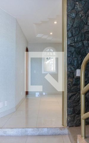 Casa à venda com 580m², 7 quartos e 5 vagas Casa à venda com 580m², 7 quartos e 5 vagasCasa 1 - Entrada
