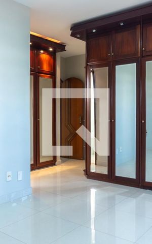 Casa à venda com 580m², 7 quartos e 5 vagas Casa à venda com 580m², 7 quartos e 5 vagasCasa 1 - Suíte Master