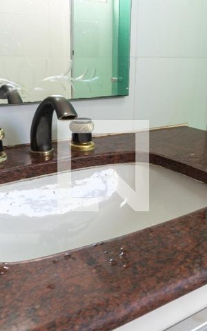 Casa à venda com 580m², 7 quartos e 5 vagas Casa à venda com 580m², 7 quartos e 5 vagasCasa 1 - Detalhe do Banheiro da Suíte Master