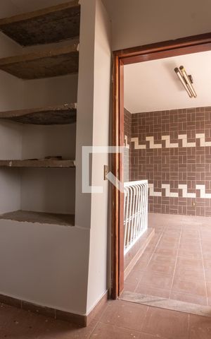 Casa à venda com 580m², 7 quartos e 5 vagas Casa à venda com 580m², 7 quartos e 5 vagasCasa 2 - Quarto 4