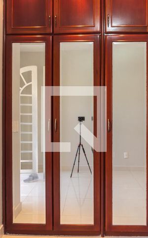 Casa à venda com 580m², 7 quartos e 5 vagas Casa à venda com 580m², 7 quartos e 5 vagasCasa 1 - Detalhe da Suíte 2