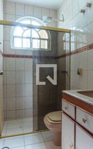 Casa à venda com 580m², 7 quartos e 5 vagas Casa à venda com 580m², 7 quartos e 5 vagasCasa 1 - Banheiro Social