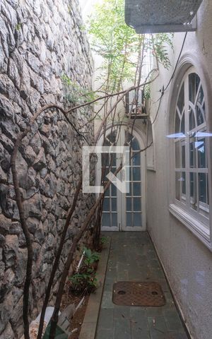 Casa à venda com 580m², 7 quartos e 5 vagas Casa à venda com 580m², 7 quartos e 5 vagasCasa 1 - Vista da Sala de TV