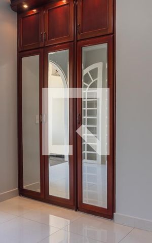 Casa à venda com 580m², 7 quartos e 5 vagas Casa à venda com 580m², 7 quartos e 5 vagasCasa 1 - Suíte 2