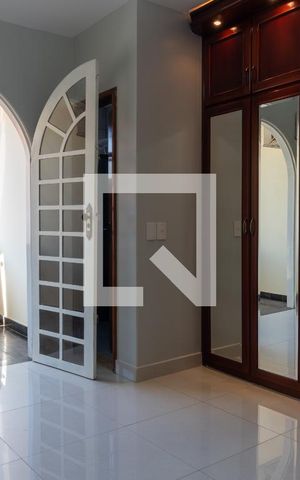 Casa à venda com 580m², 7 quartos e 5 vagas Casa à venda com 580m², 7 quartos e 5 vagasCasa 1 - Suíte 2