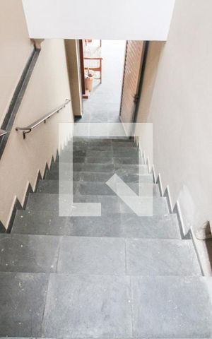 Casa à venda com 148m², 2 quartos e 2 vagasEscada