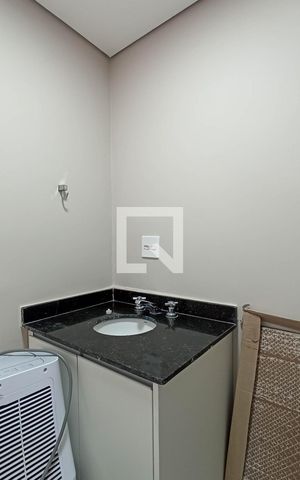 Apartamento à venda com 196m², 4 quartos e 4 vagas Apartamento à venda com 196m², 4 quartos e 4 vagasBanheiro social
