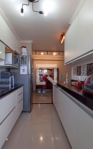 Apartamento à venda com 196m², 4 quartos e 4 vagas Apartamento à venda com 196m², 4 quartos e 4 vagasCozinha