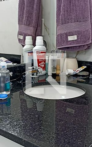 Apartamento à venda com 196m², 4 quartos e 4 vagas Apartamento à venda com 196m², 4 quartos e 4 vagasBanheiro suíte 2 - Pia